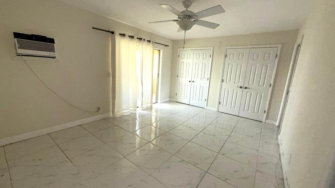 42 Sussex B, Unit B West Palm Beach, FL 33417 - Photo 5 of 7 WhatsApp Image 2025-08-19 at 10.12.28 PM