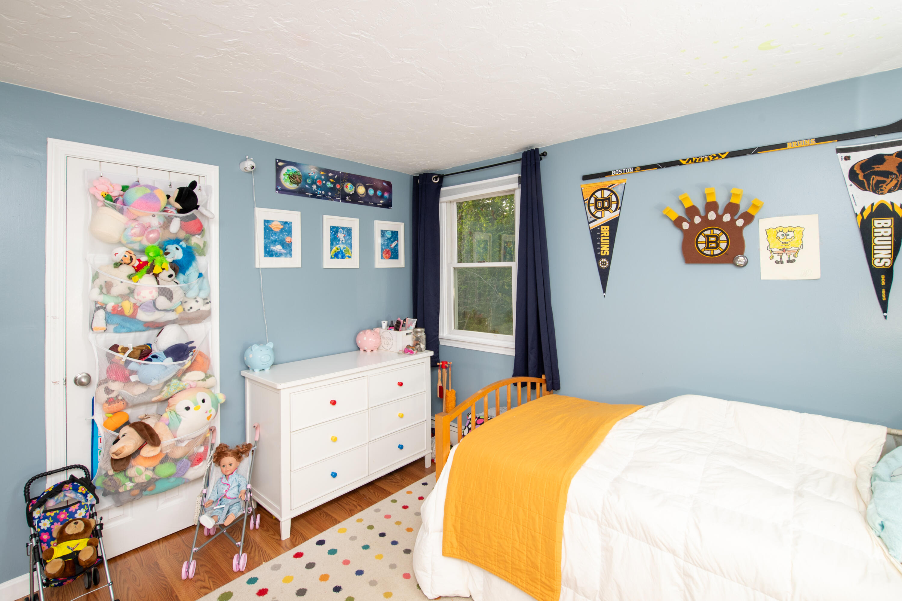 11 Warwick Way Mashpee, MA 02649 - Photo 25 of 67 a bedroom with bed and painting on the wall