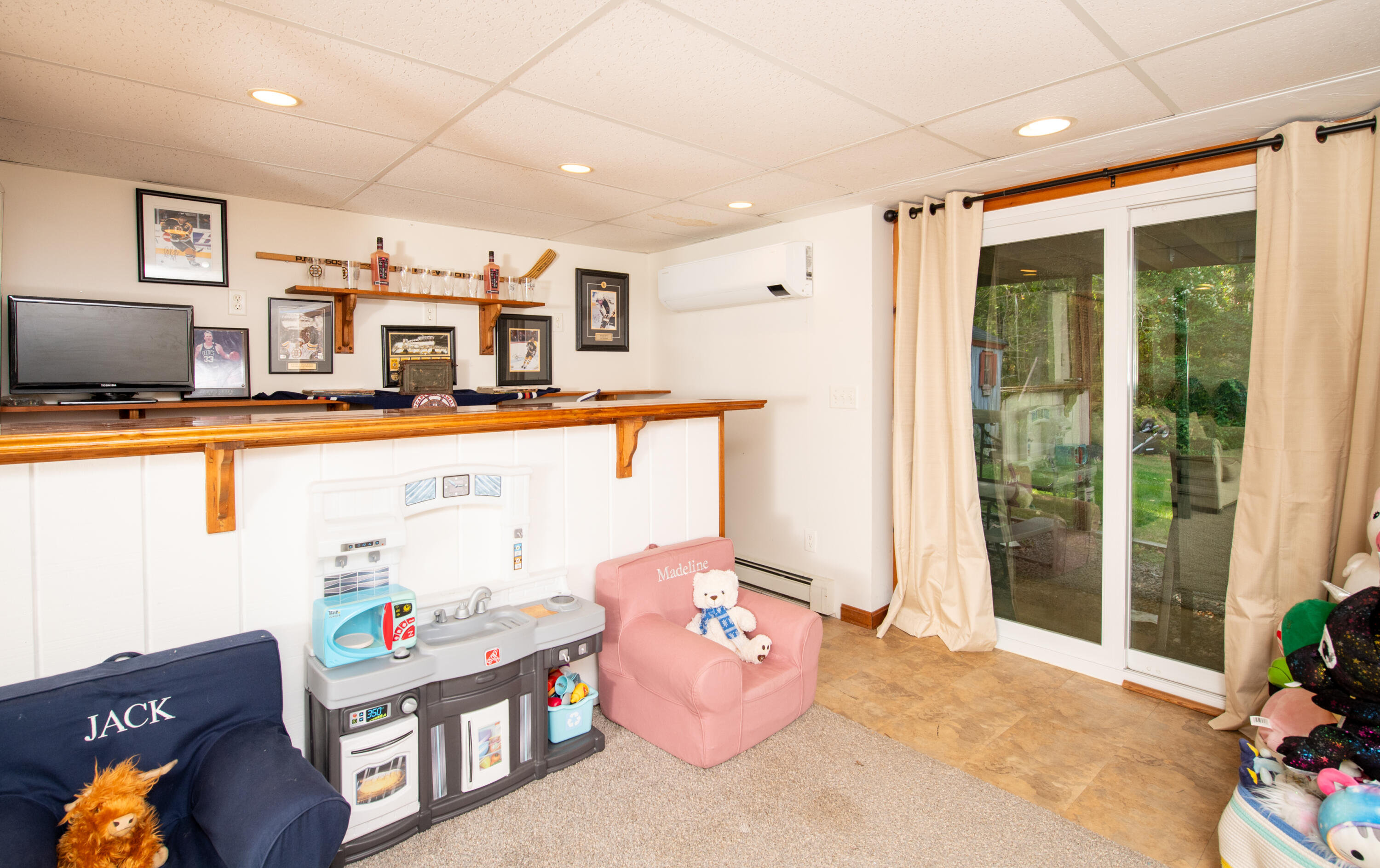 11 Warwick Way Mashpee, MA 02649 - Photo 43 of 67 a hallway with a large window