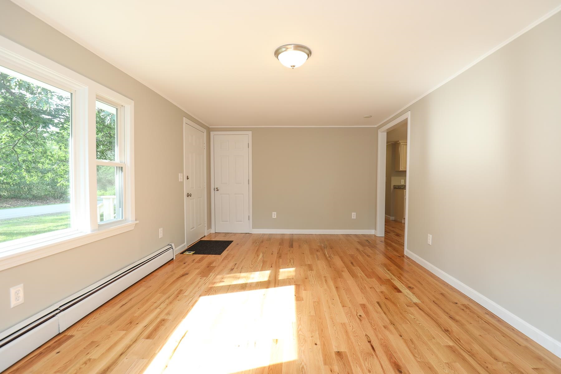 92 Old Chester Road Derry, NH 03038 - Photo 11 of 27