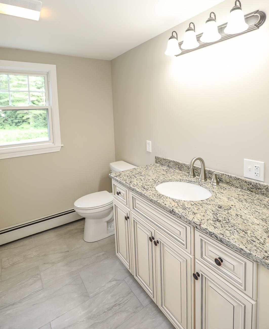 92 Old Chester Road Derry, NH 03038 - Photo 13 of 27