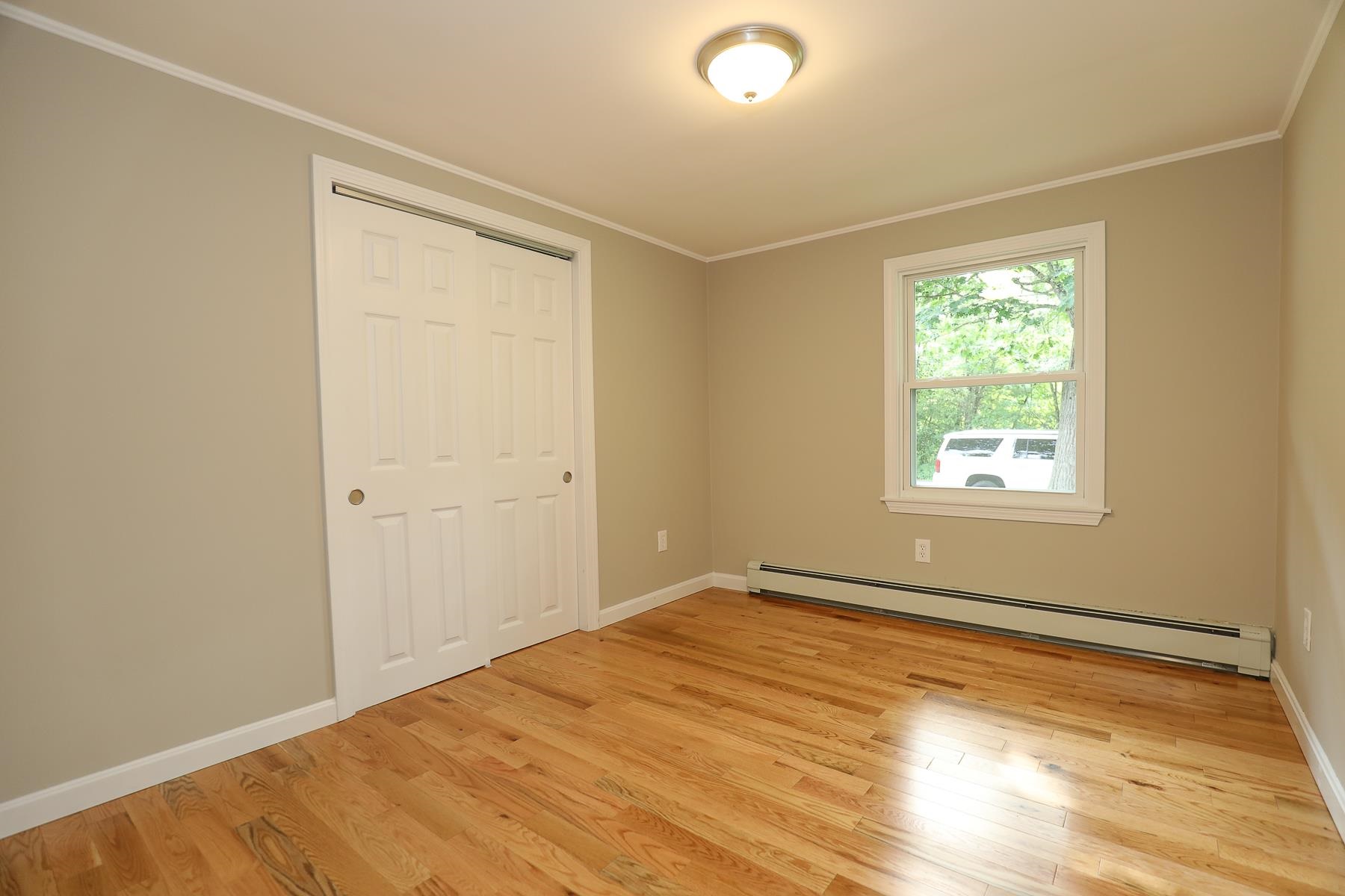 92 Old Chester Road Derry, NH 03038 - Photo 14 of 27