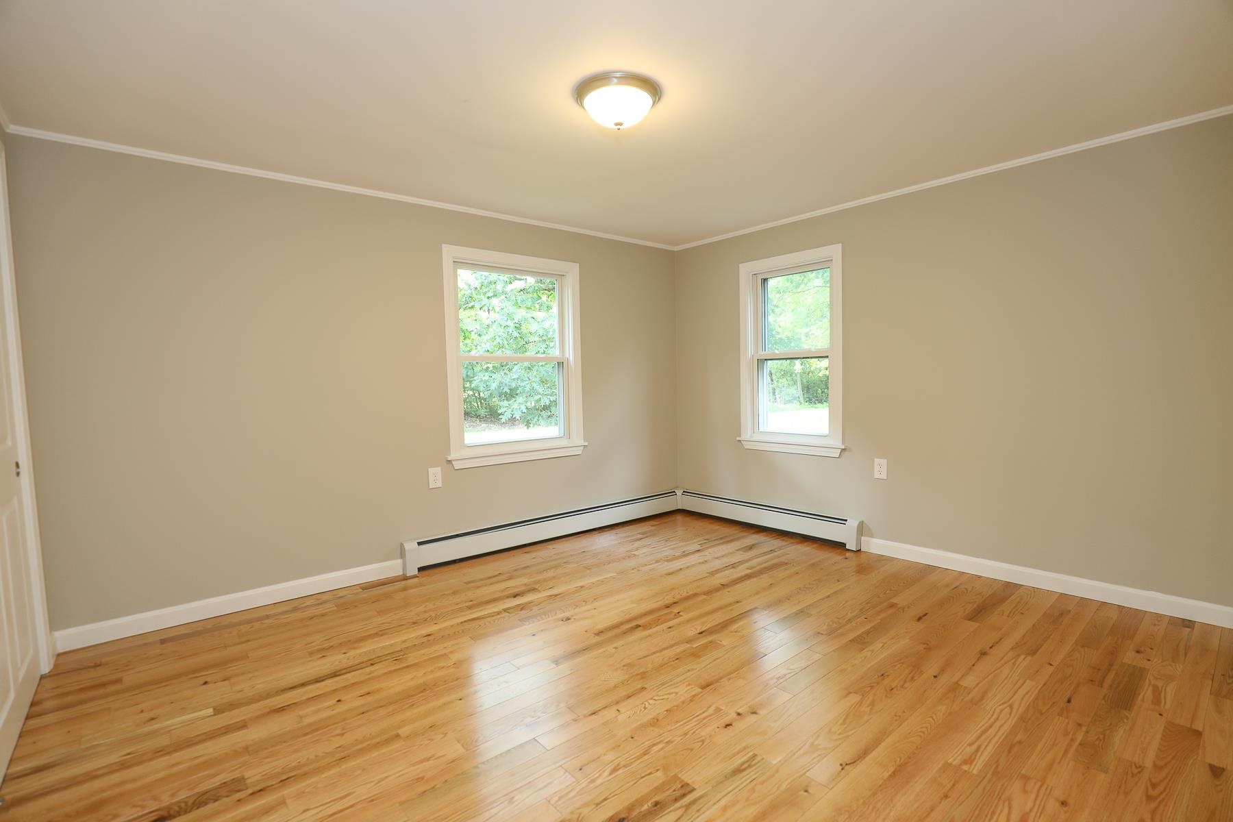 92 Old Chester Road Derry, NH 03038 - Photo 16 of 27