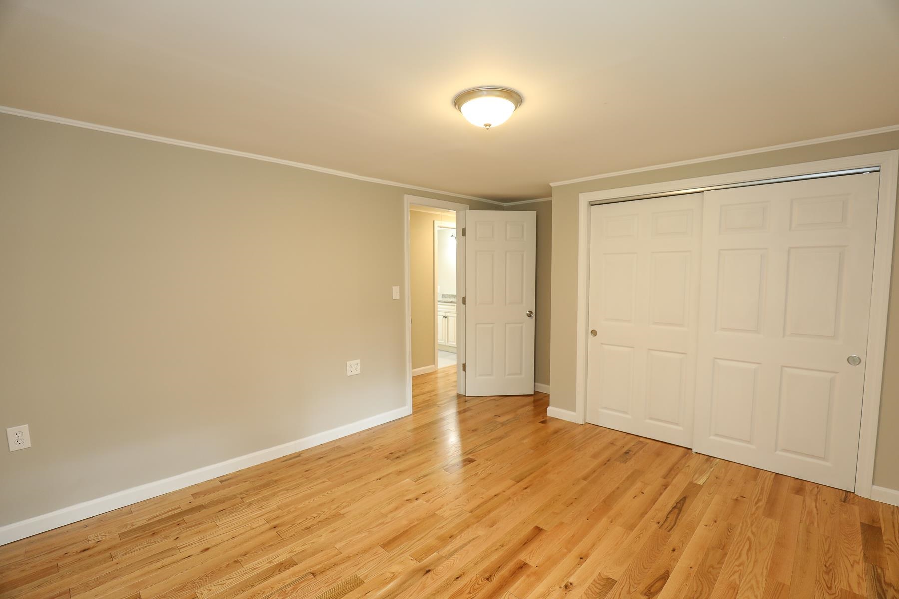 92 Old Chester Road Derry, NH 03038 - Photo 18 of 27