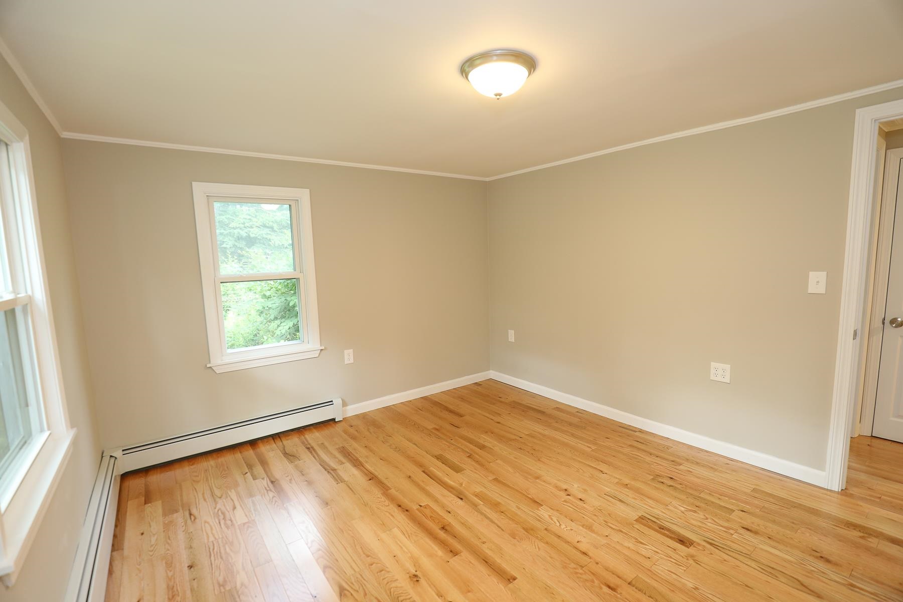 92 Old Chester Road Derry, NH 03038 - Photo 19 of 27