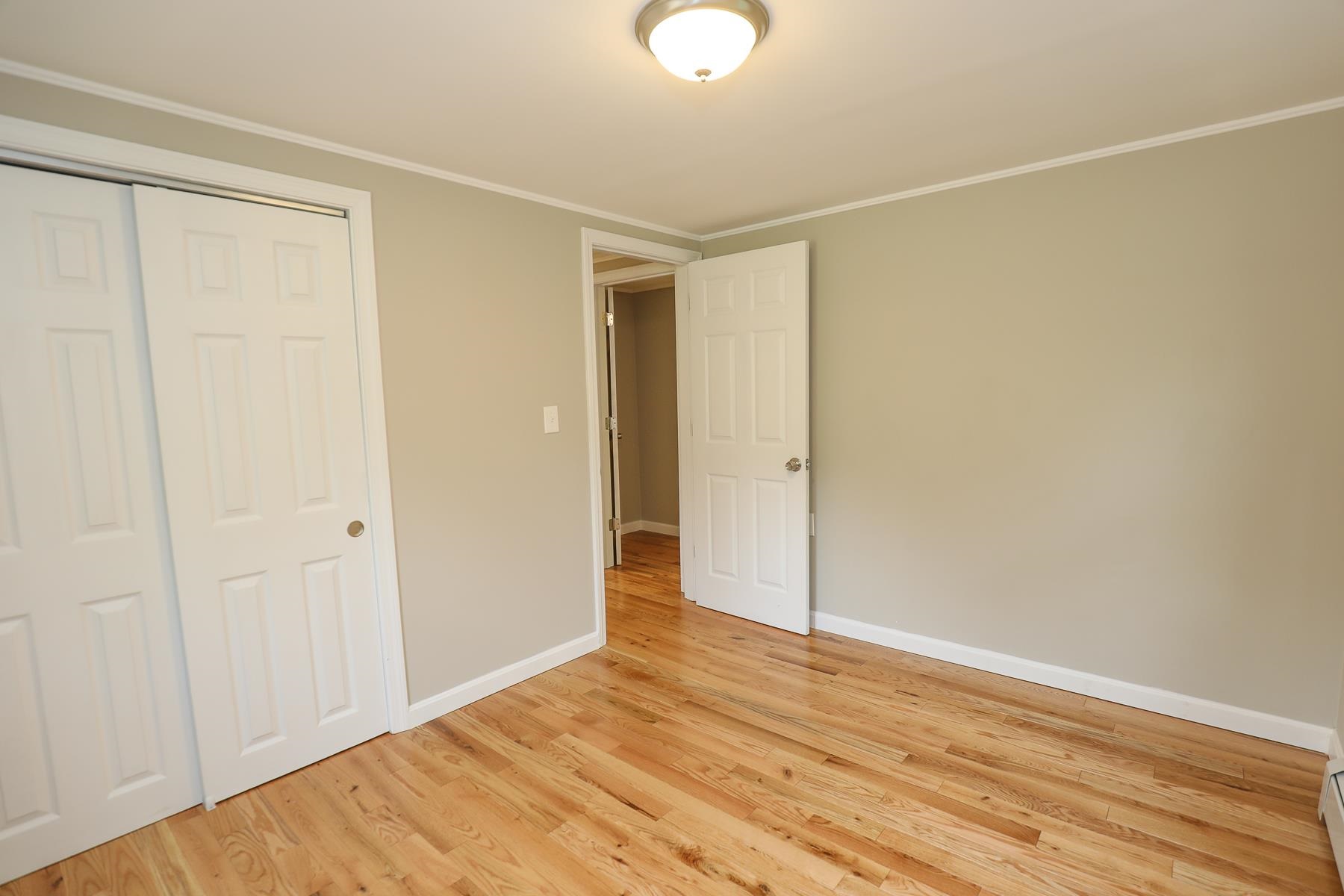 92 Old Chester Road Derry, NH 03038 - Photo 22 of 27