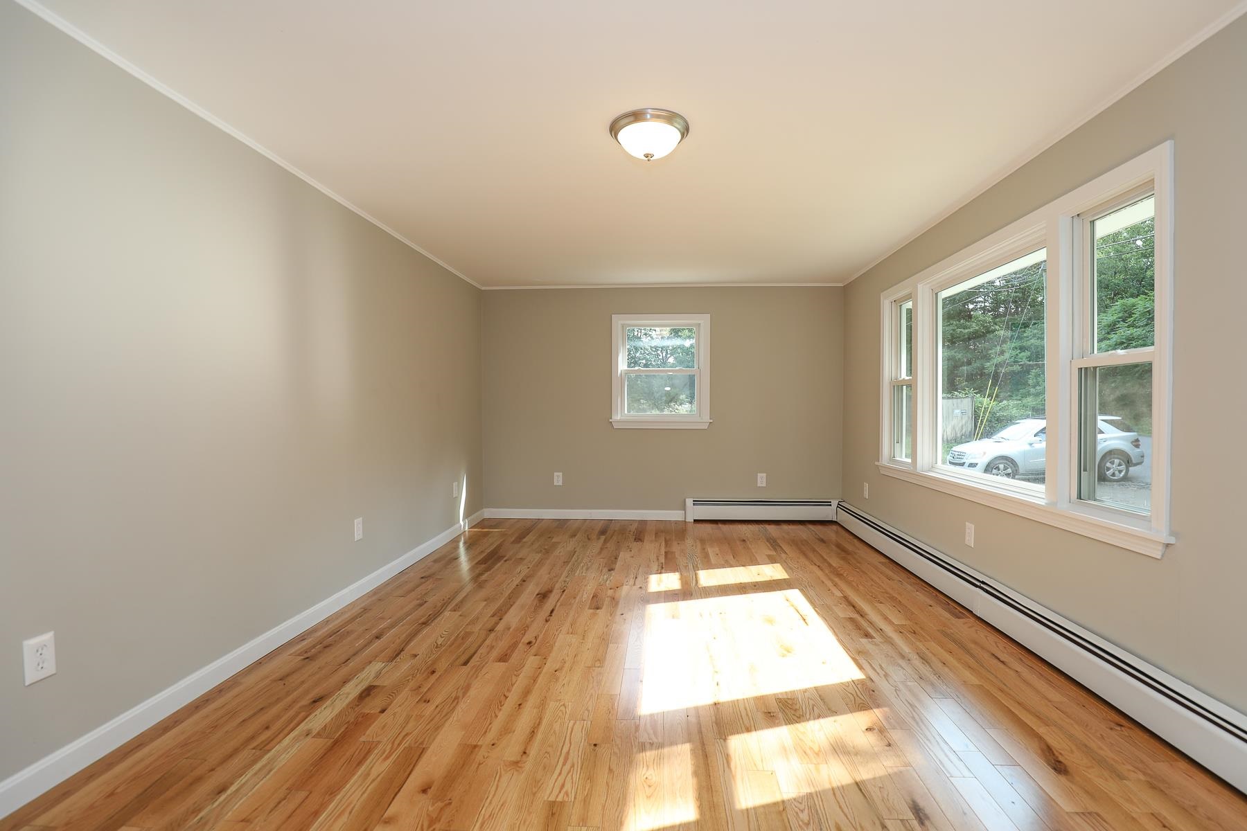 92 Old Chester Road Derry, NH 03038 - Photo 10 of 27