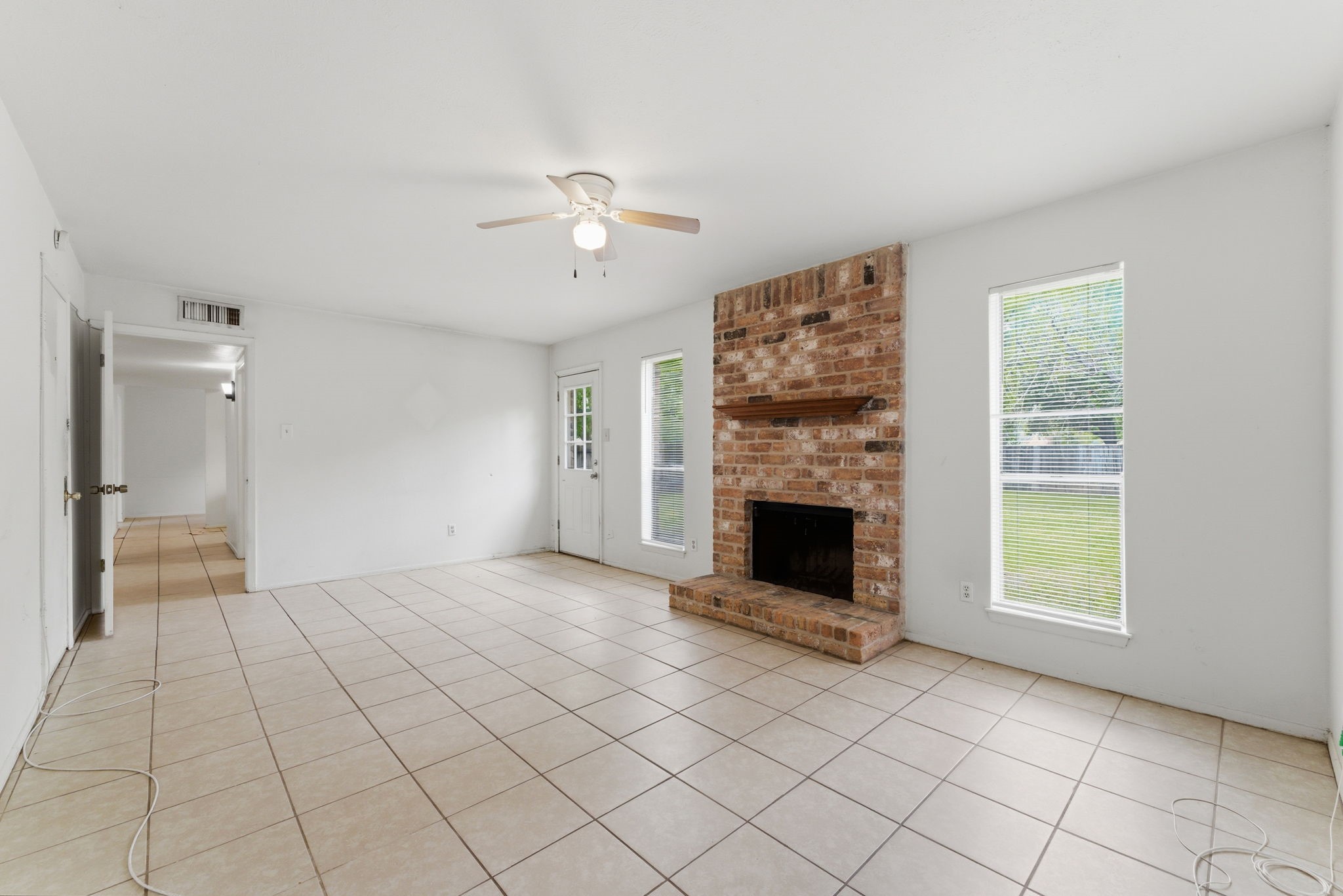 6914 Ten Curves Road Spring, TX 77379 - Photo 13 of 26 Access to 2-car garage also from the living room.