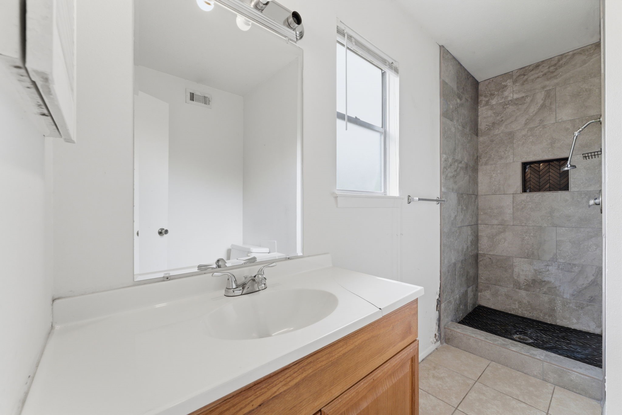 6914 Ten Curves Road Spring, TX 77379 - Photo 20 of 26 Primary ensuite.