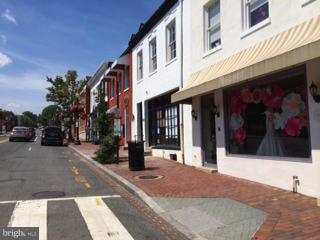 7 Pomander Walk Northwest Washington, DC 20007 - Photo 22 of 23 a view of a building with sitting area