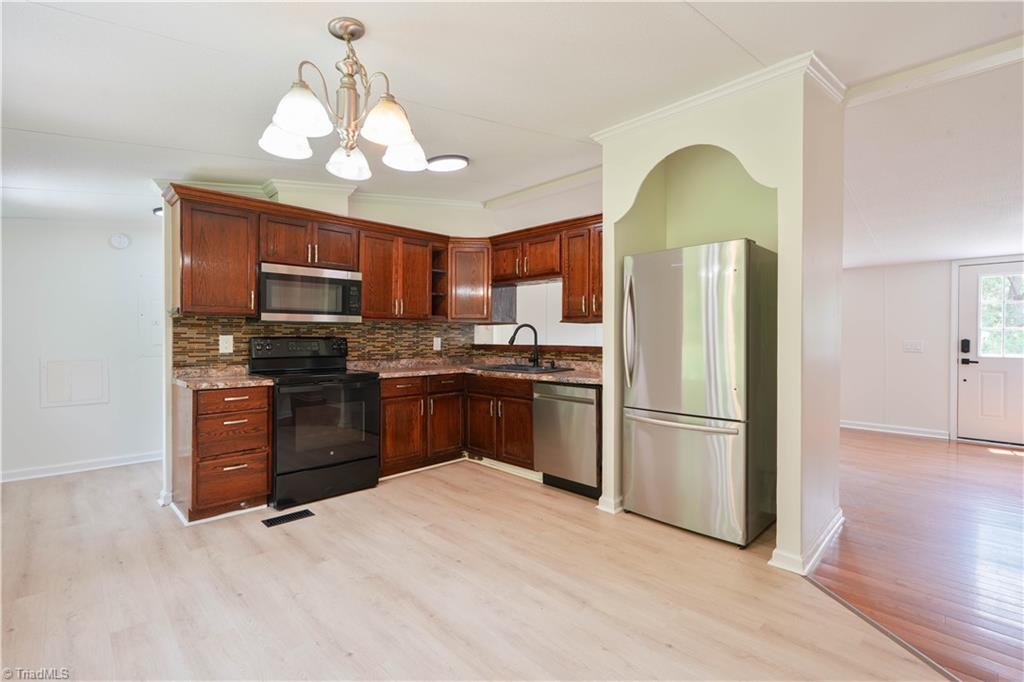 225 Beacon Ridge Road Thomasville, NC 27360 - Photo 8 of 28 Gallery Image 8