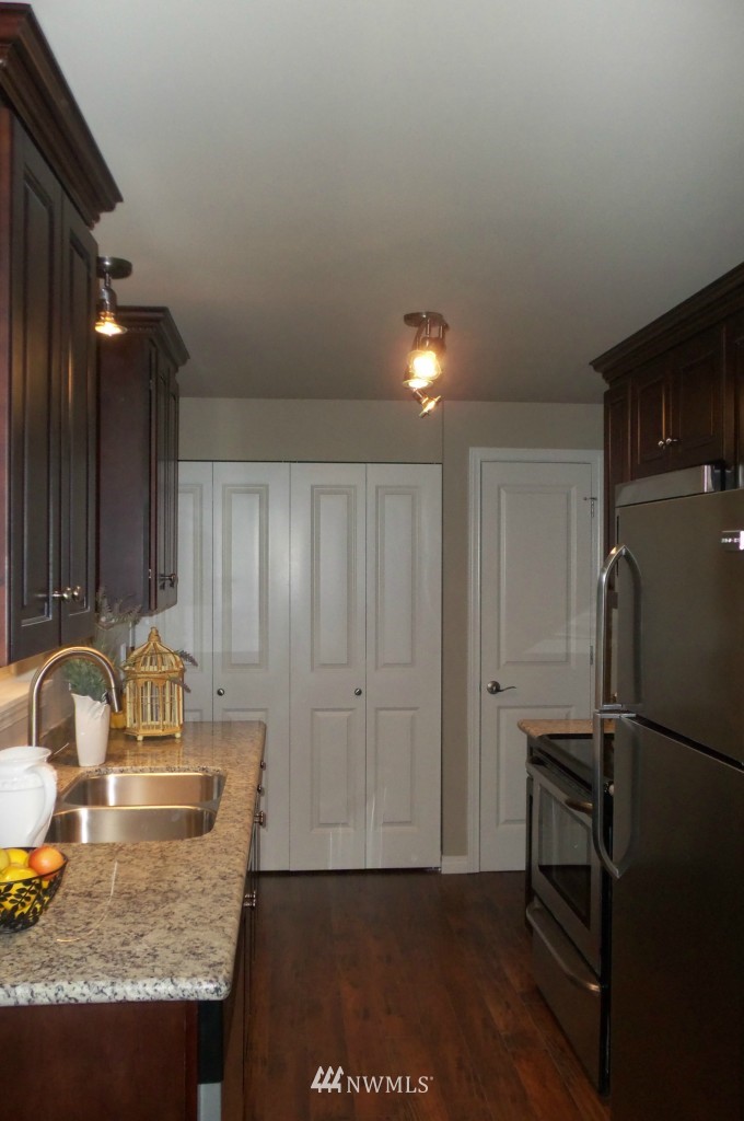 19129 Grannis Road Bothell, WA 98012 - Photo 11 of 17
