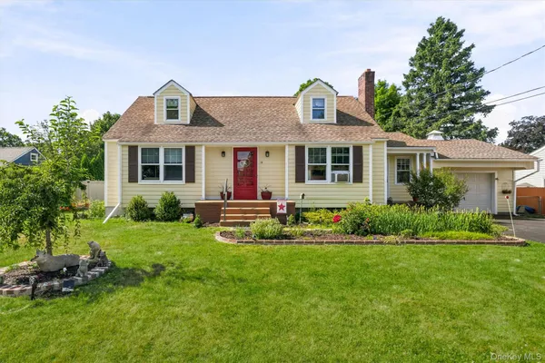 $420,000 | 13 Calmer Place, Hyde Park, NY 12538