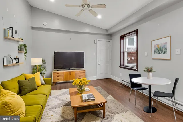 $995 | 707 West Girard Avenue, Unit 3R, Philadelphia, PA 19123