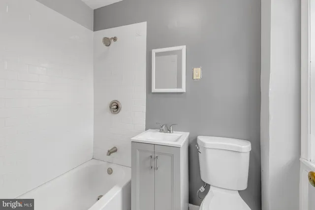 $995 | 707 West Girard Avenue, Unit 3R, Philadelphia, PA 19123
