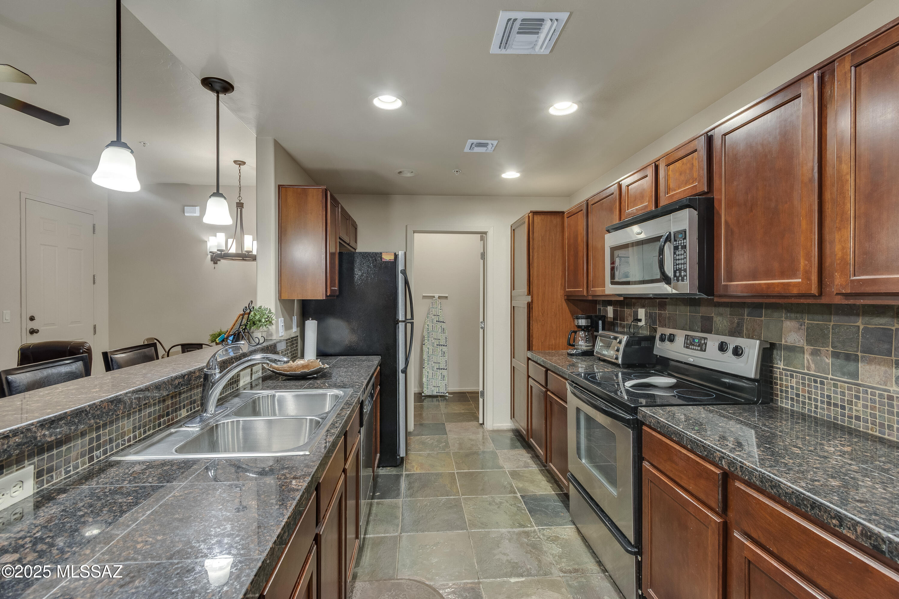 2010 East River Road, Unit 102 Tucson, AZ 85718 - Photo 7 of 19