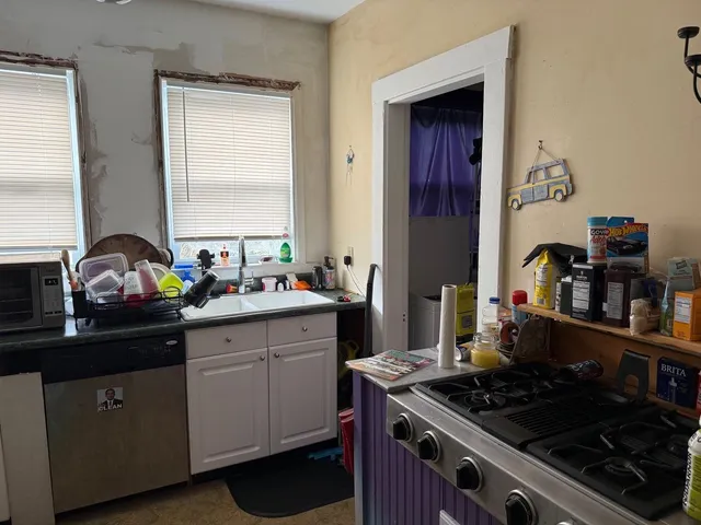 $505,000 | 6 Ray Street, Manchester, NH 03104