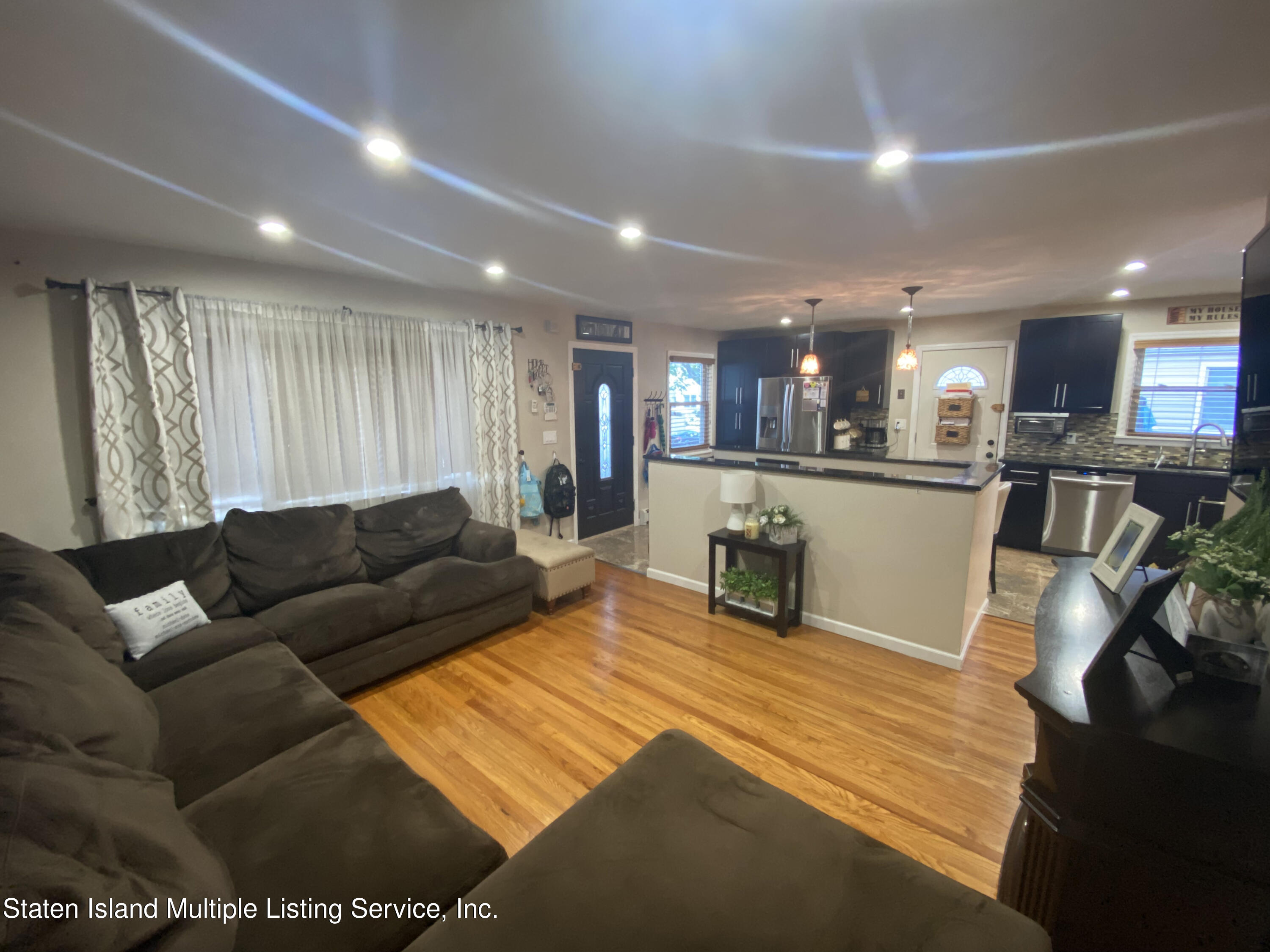 278 Beach Road Staten Island, NY 10312 - Photo 4 of 32 4