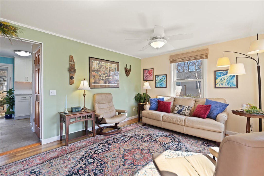 22 Grassy Plain Road East Providence, RI 02915 - Photo 4 of 38