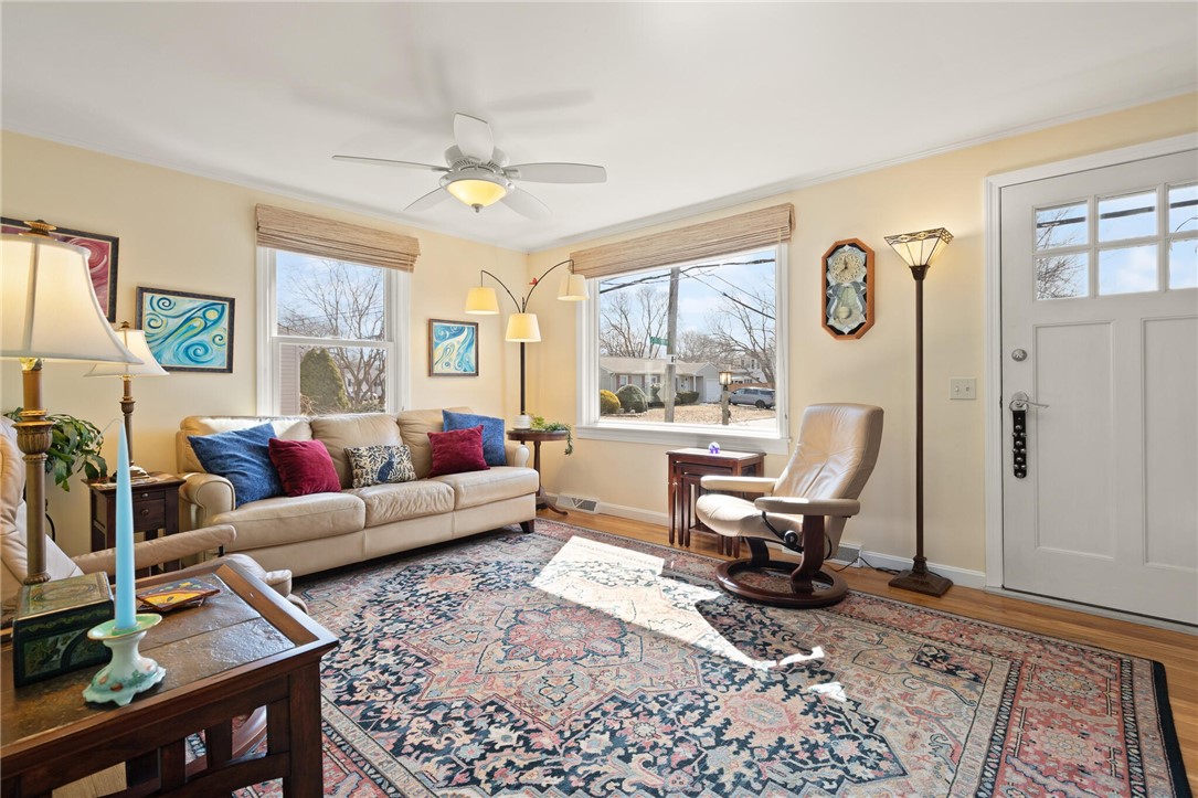 22 Grassy Plain Road East Providence, RI 02915 - Photo 5 of 38