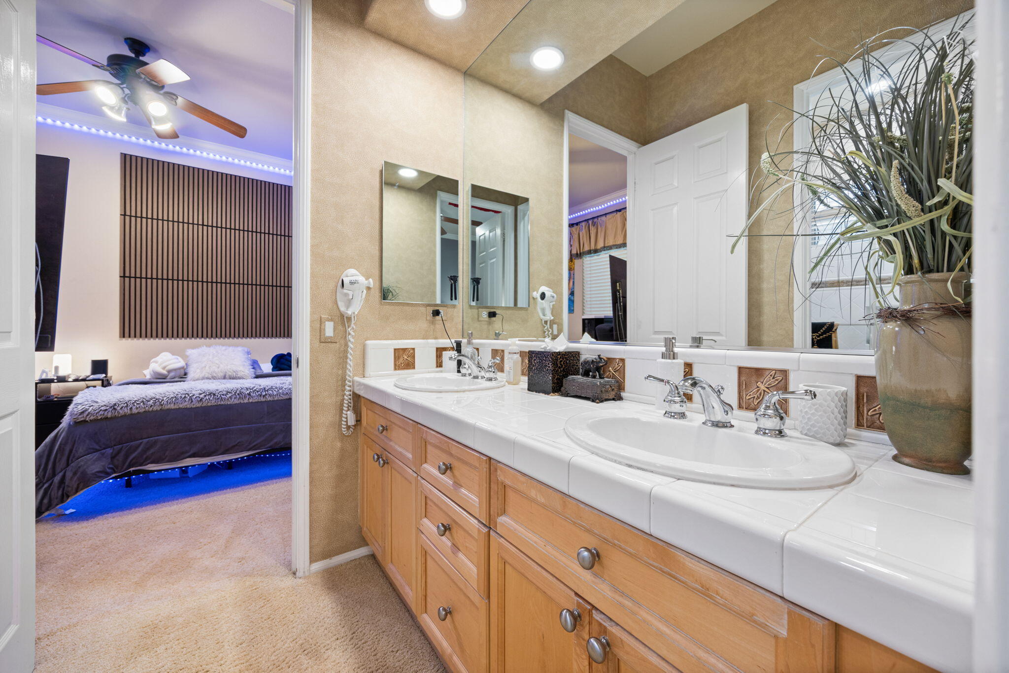 74068 Kokopelli Circle Palm Desert, CA 92211 - Photo 29 of 46 a en suite bathroom with a double vanity sink and a mirror
