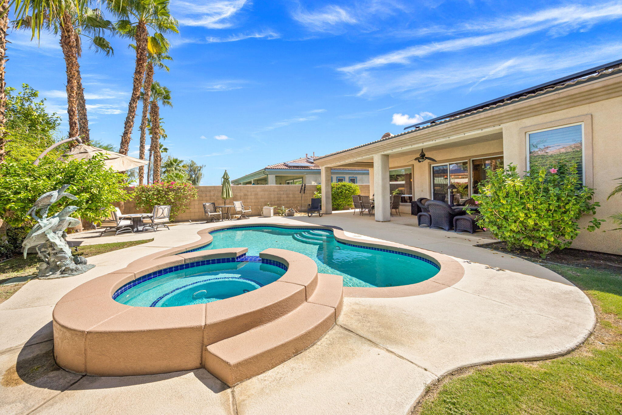 74068 Kokopelli Circle Palm Desert, CA 92211 - Photo 40 of 46 a swimming pool with outdoor seating