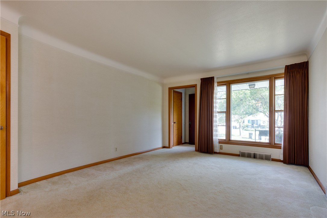 4878 South Sedgewick Road Cleveland, OH 44124 - Photo 8 of 31 Foyer area with closet...