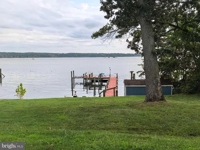 a view of a tennis court