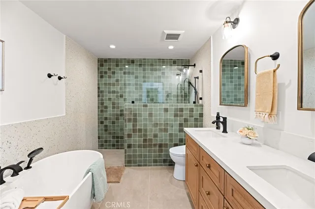 $1,295,000 | 256 Juniper Avenue, Unit B6, Carlsbad, CA 92008