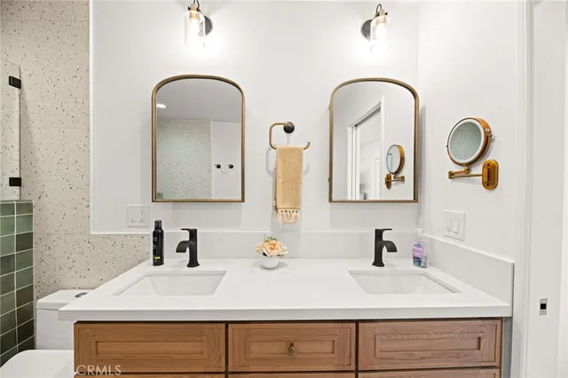 $1,295,000 | 256 Juniper Avenue, Unit B6, Carlsbad, CA 92008