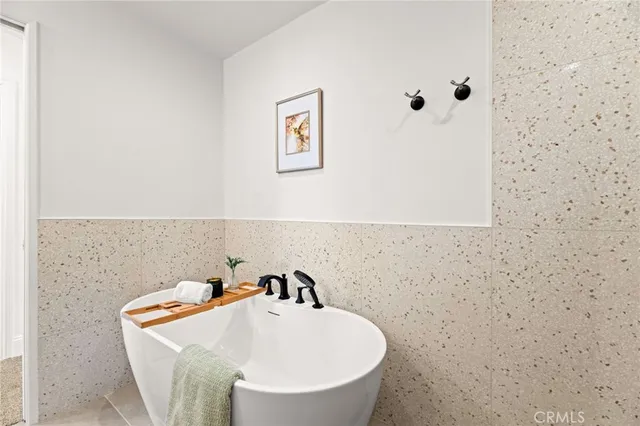 $1,295,000 | 256 Juniper Avenue, Unit B6, Carlsbad, CA 92008