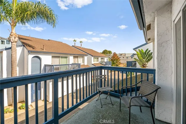 $1,295,000 | 256 Juniper Avenue, Unit B6, Carlsbad, CA 92008