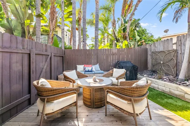 $1,295,000 | 256 Juniper Avenue, Unit B6, Carlsbad, CA 92008