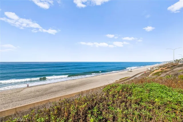 $1,295,000 | 256 Juniper Avenue, Unit B6, Carlsbad, CA 92008