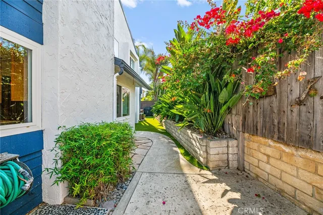 $1,295,000 | 256 Juniper Avenue, Unit B6, Carlsbad, CA 92008