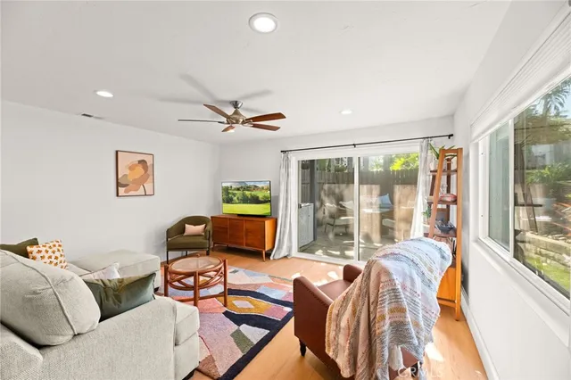 $1,295,000 | 256 Juniper Avenue, Unit B6, Carlsbad, CA 92008