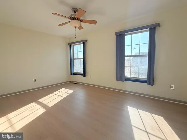 a view of empty room with window