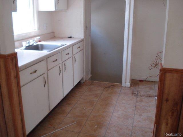4472 Howe Road Wayne, MI 48184 - Photo 4 of 7 Kitchen