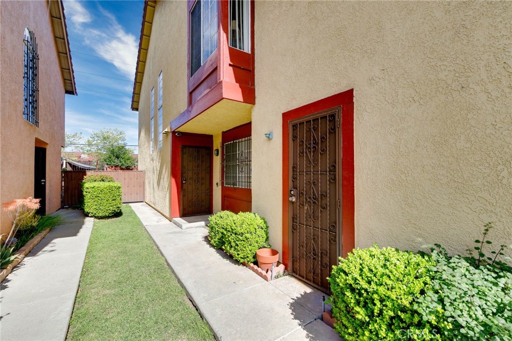 472 South Sherer Place Compton, CA 90220 - Photo 4 of 30