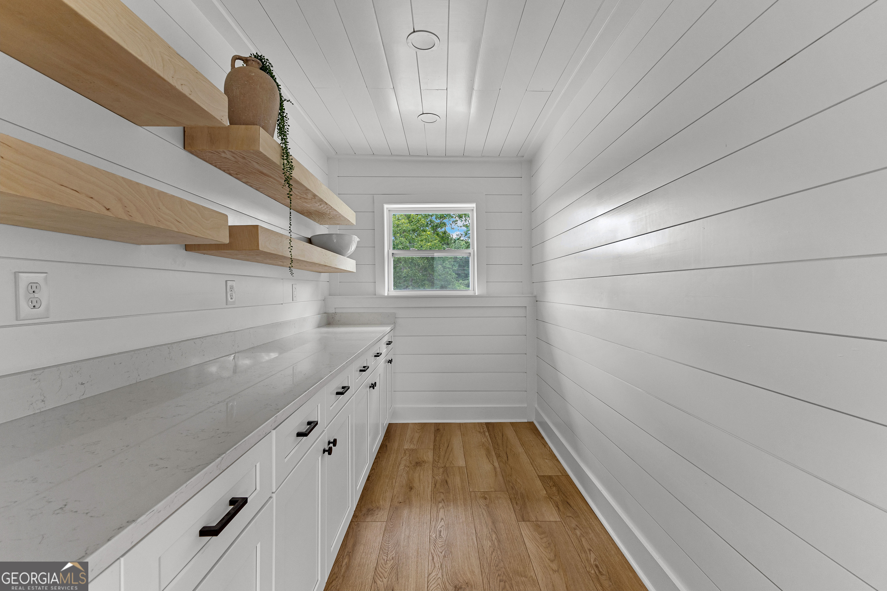 1367 Sharpsburg McCollum Road Sharpsburg, GA 30277 - Photo 28 of 80 a bathroom with a bathtub and shower