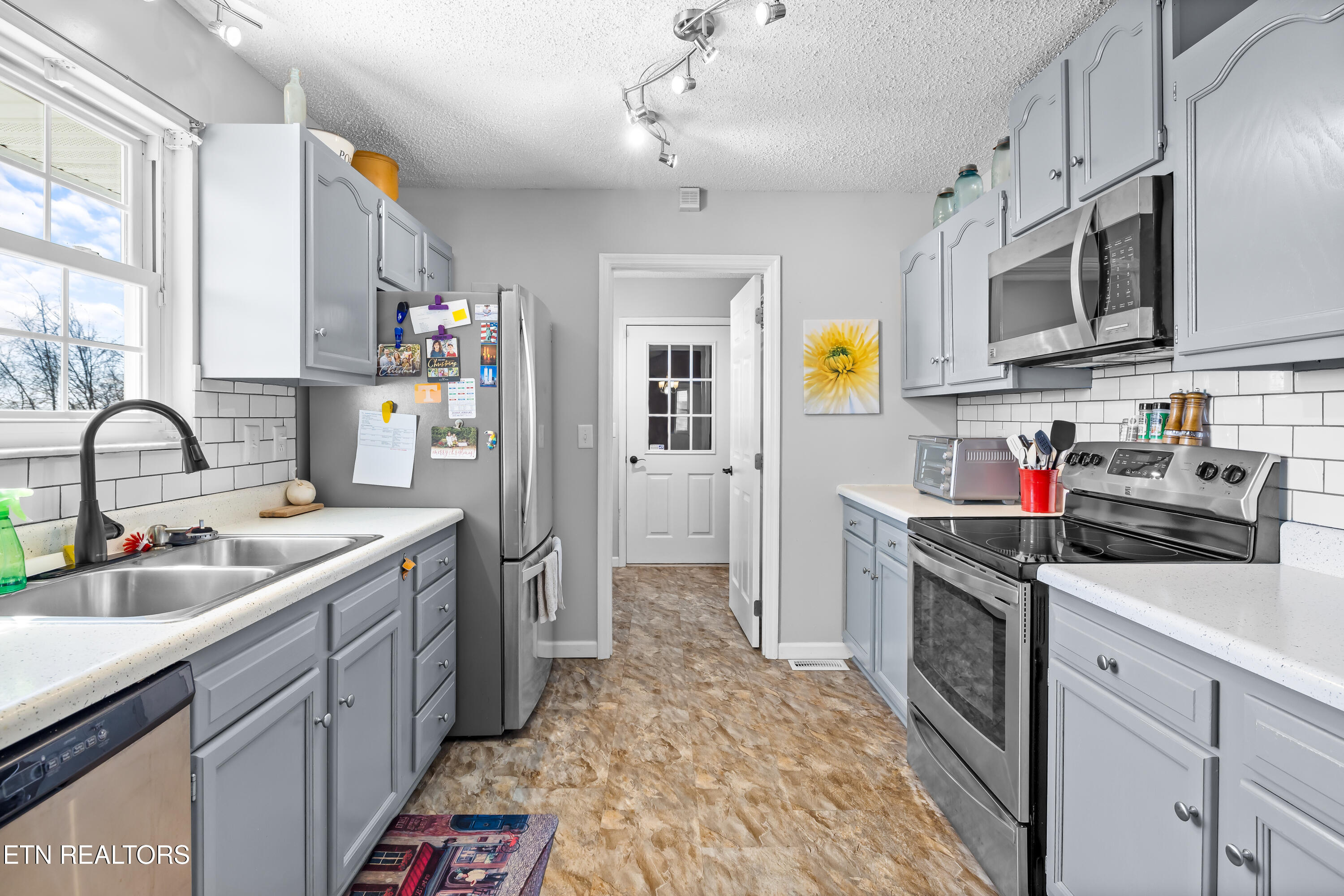 129 Clinch View Drive Corryton, TN 37721 - Photo 3 of 39 129ClingchViewDr-14