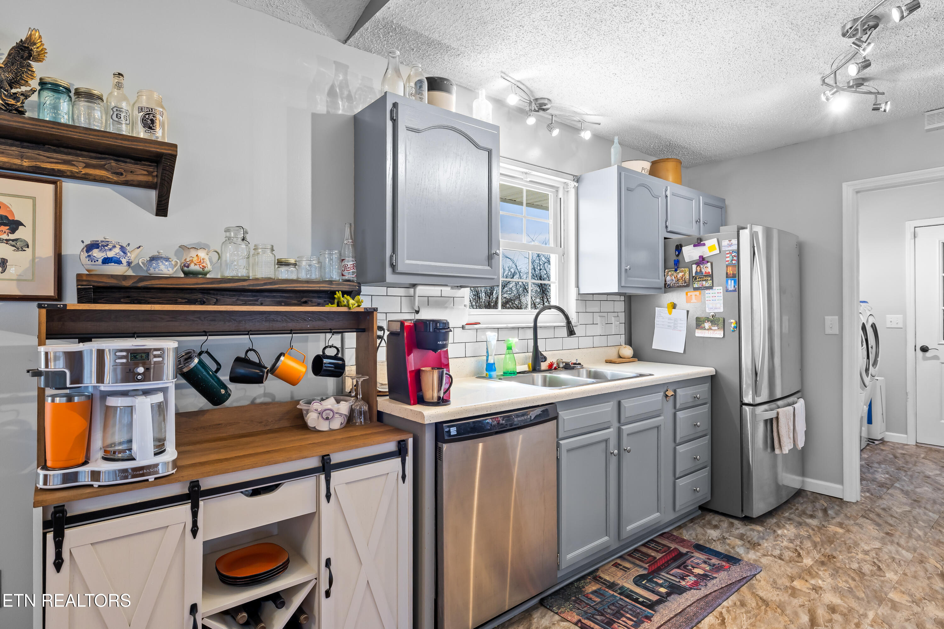 129 Clinch View Drive Corryton, TN 37721 - Photo 6 of 39 129ClingchViewDr-13