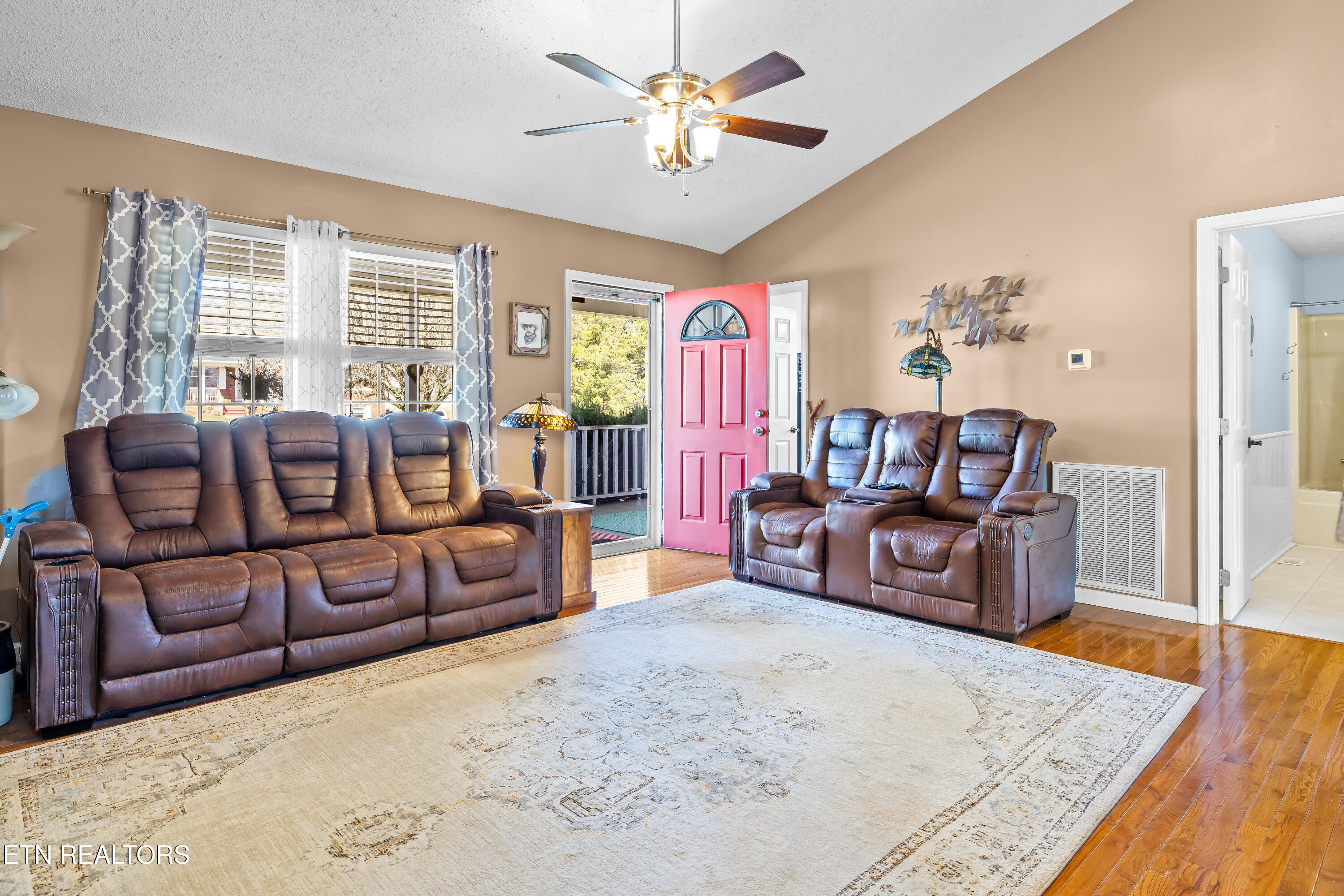 129 Clinch View Drive Corryton, TN 37721 - Photo 10 of 39 129ClingchViewDr-32