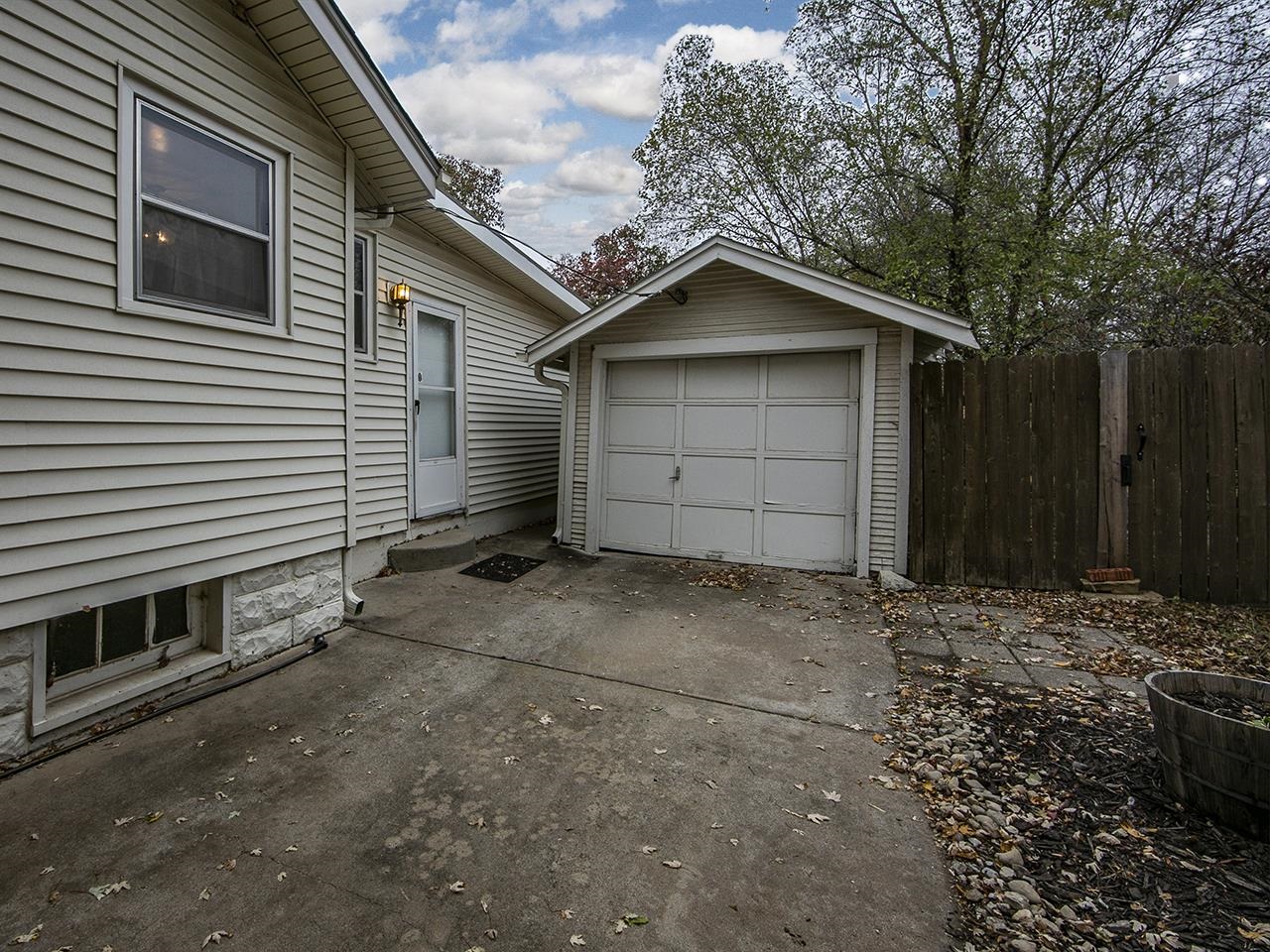 644 North Crestway Street Wichita, KS 67208 - Photo 26 of 34