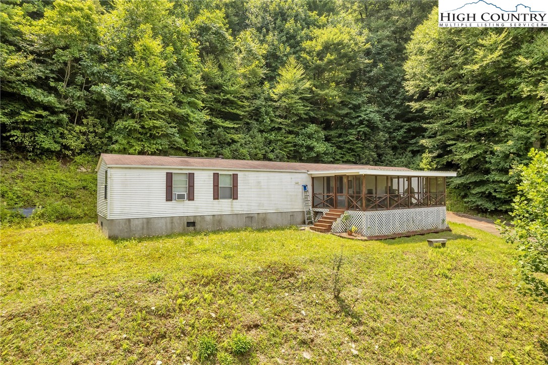 1187 Idlewild Road West Jefferson, NC 28694 - Photo 5 of 33 Gallery Image 5