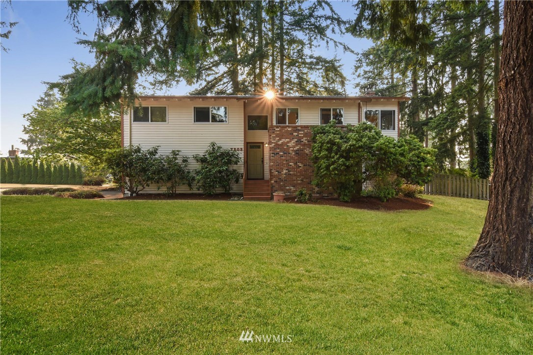 7203 173rd Street Southwest Edmonds, WA 98026 - Photo 1 of 25 Gallery Image 1