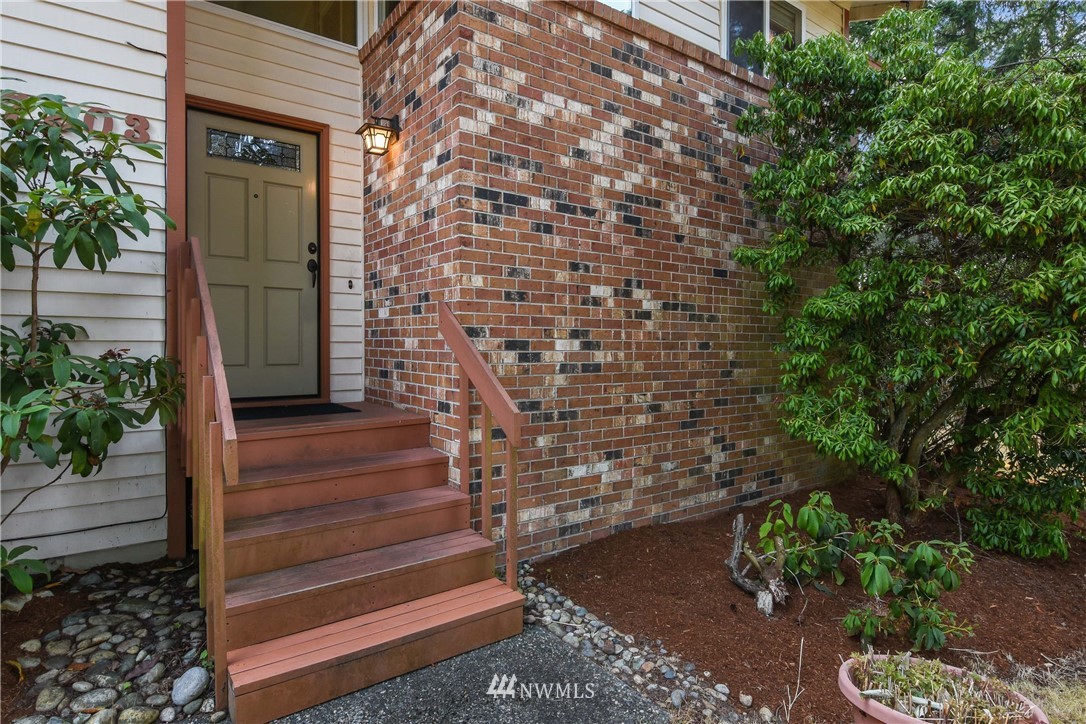 7203 173rd Street Southwest Edmonds, WA 98026 - Photo 2 of 25 Gallery Image 2