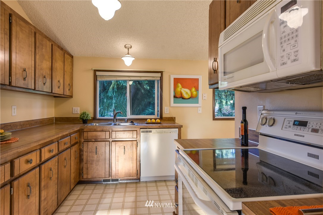 7203 173rd Street Southwest Edmonds, WA 98026 - Photo 6 of 25 Gallery Image 6