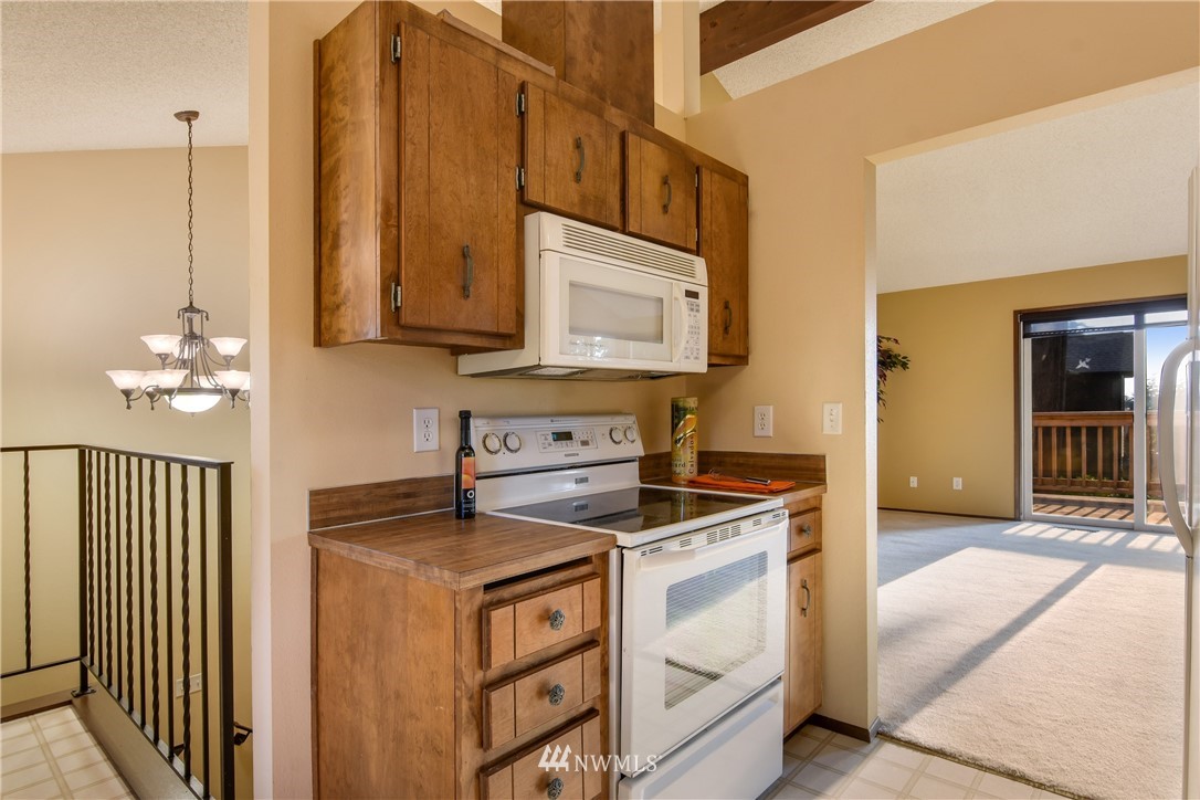 7203 173rd Street Southwest Edmonds, WA 98026 - Photo 7 of 25 Gallery Image 7