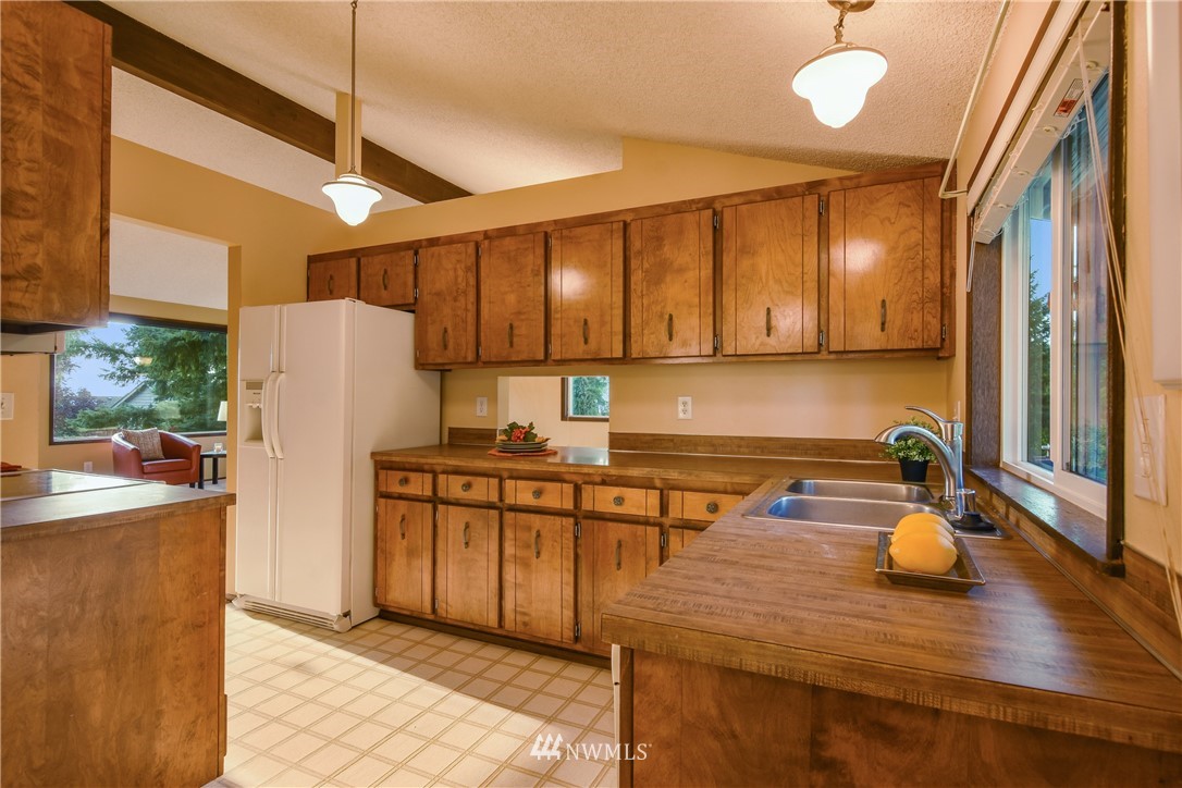 7203 173rd Street Southwest Edmonds, WA 98026 - Photo 9 of 25 Gallery Image 9
